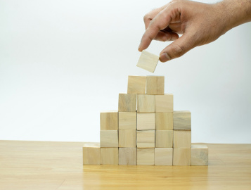 From hierarchy to agile leadership in the pharmaceutical industry: what model for tomorrow?